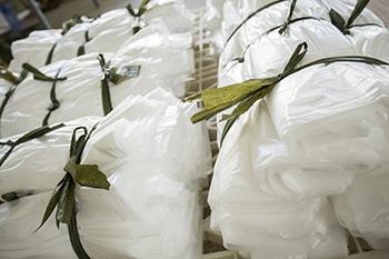 bolsos tejidos polipropileno del arroz 10kg con aduana de costura del hilo de la manija impresos